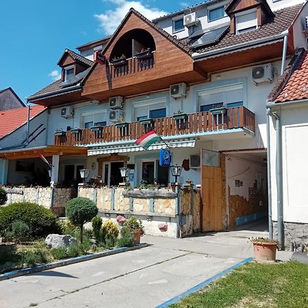 Lenzl'S Panzio Bed & Breakfast Szigetvár Eksteriør bilde