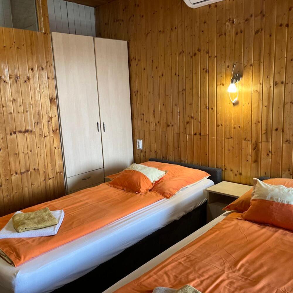 Lenzl'S Panzio Bed & Breakfast Szigetvár Eksteriør bilde