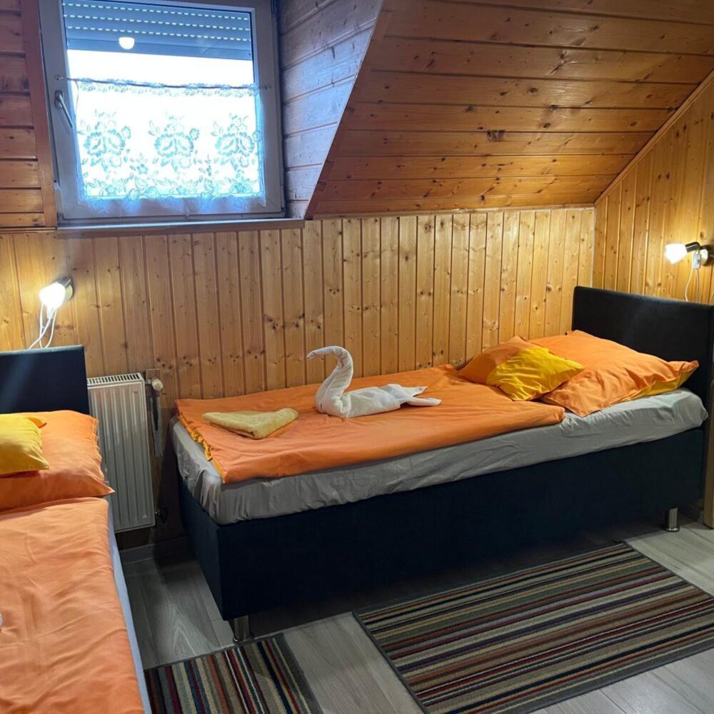 Lenzl'S Panzio Bed & Breakfast Szigetvár Eksteriør bilde
