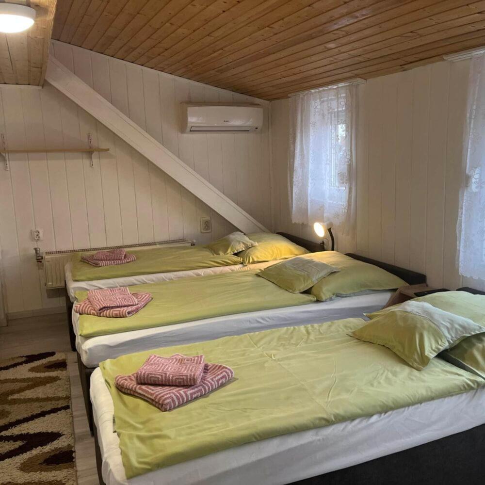 Lenzl'S Panzio Bed & Breakfast Szigetvár Eksteriør bilde