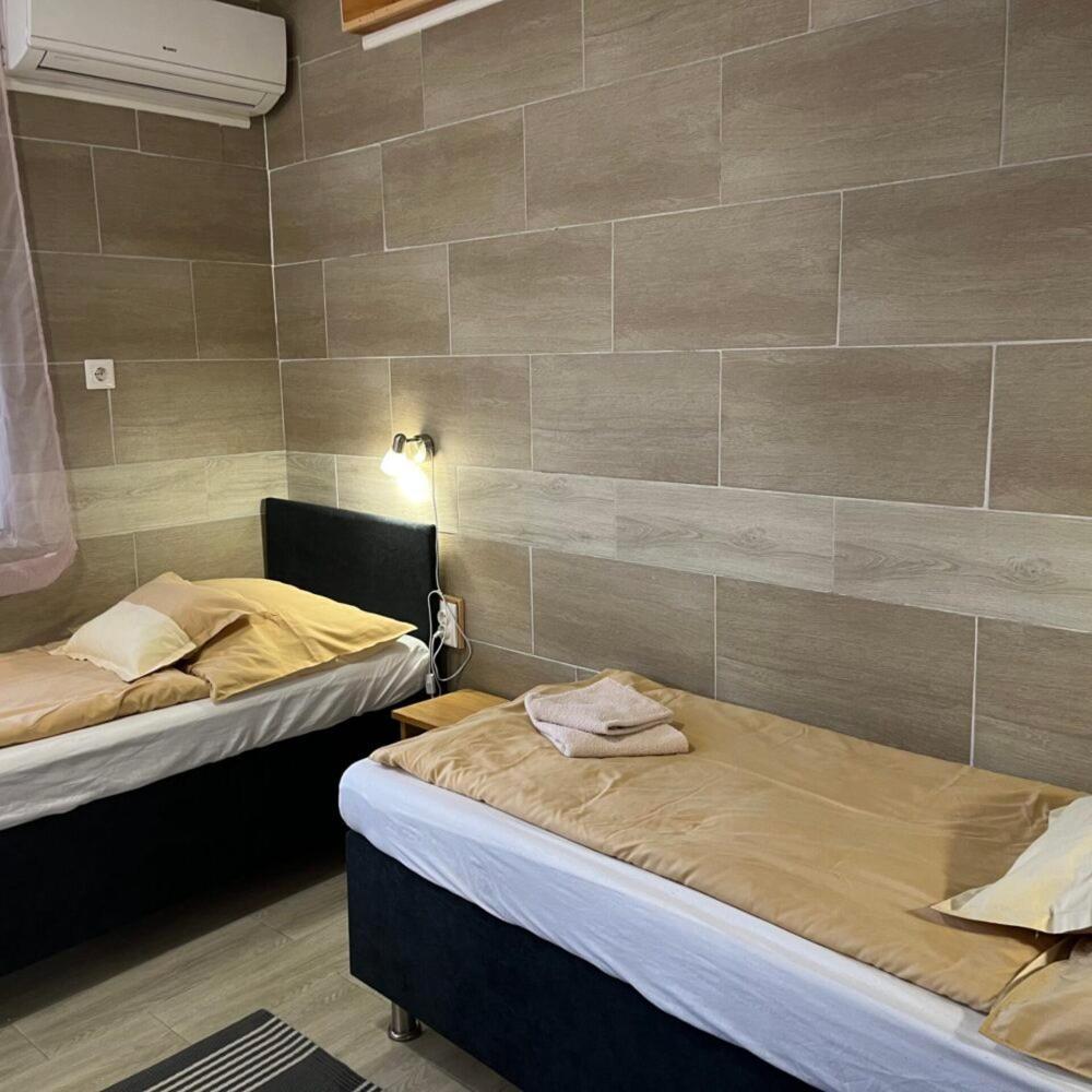 Lenzl'S Panzio Bed & Breakfast Szigetvár Eksteriør bilde