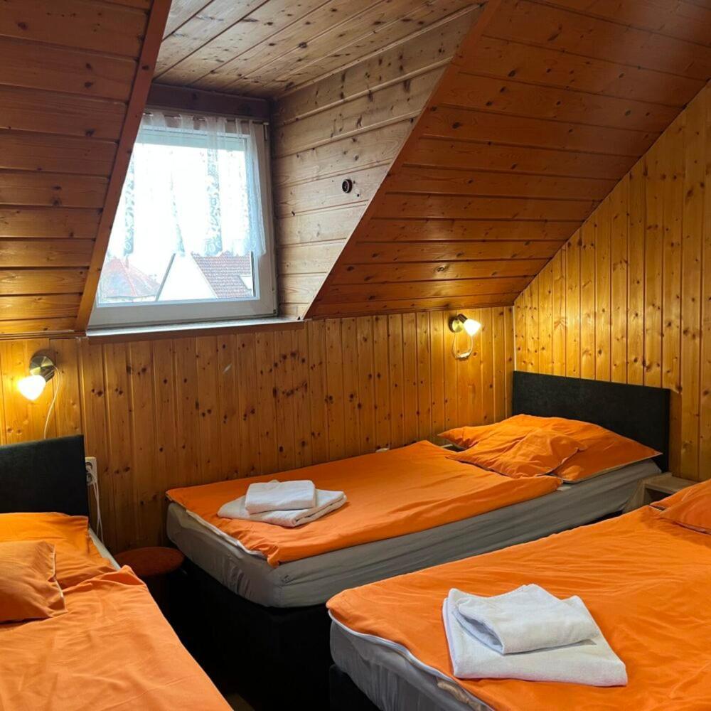 Lenzl'S Panzio Bed & Breakfast Szigetvár Eksteriør bilde