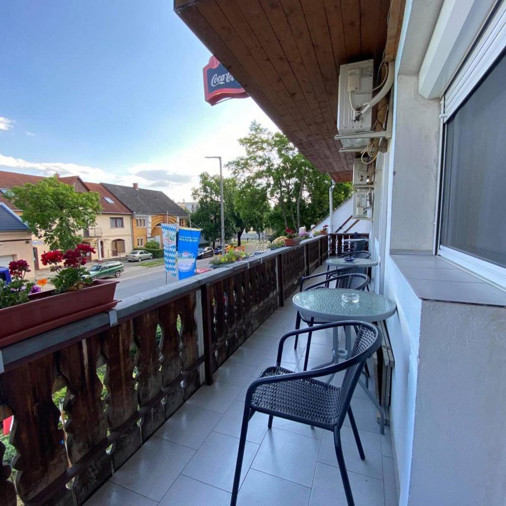 Lenzl'S Panzio Bed & Breakfast Szigetvár Eksteriør bilde