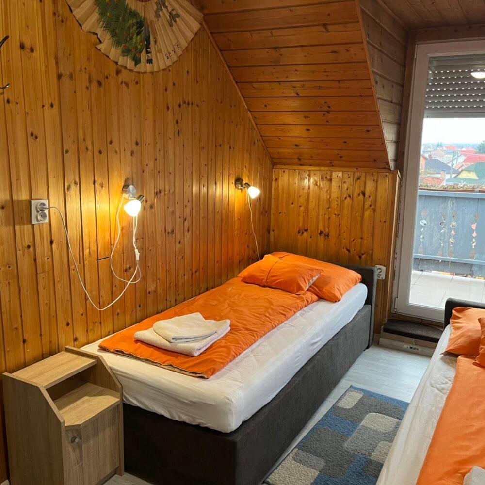 Lenzl'S Panzio Bed & Breakfast Szigetvár Eksteriør bilde