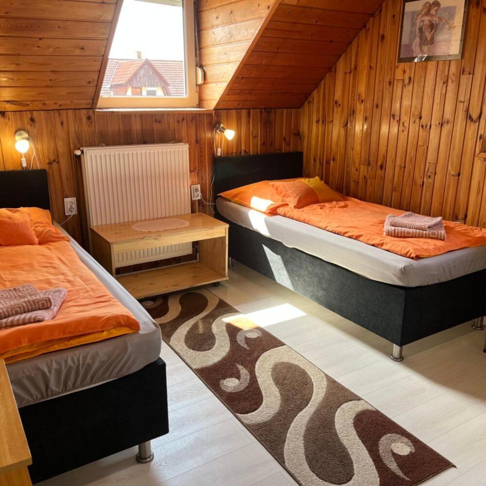 Lenzl'S Panzio Bed & Breakfast Szigetvár Eksteriør bilde