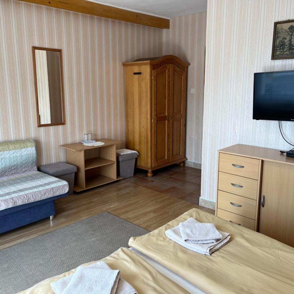 Lenzl'S Panzio Bed & Breakfast Szigetvár Eksteriør bilde