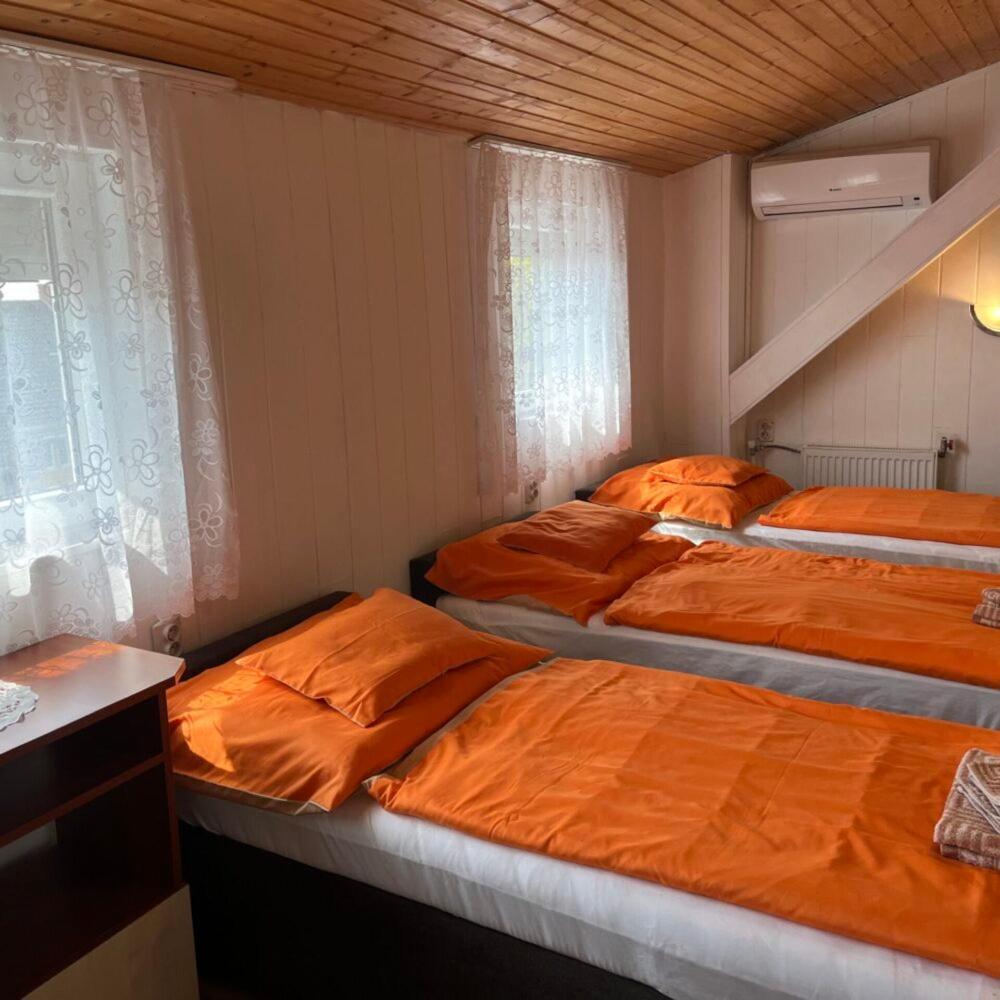 Lenzl'S Panzio Bed & Breakfast Szigetvár Eksteriør bilde