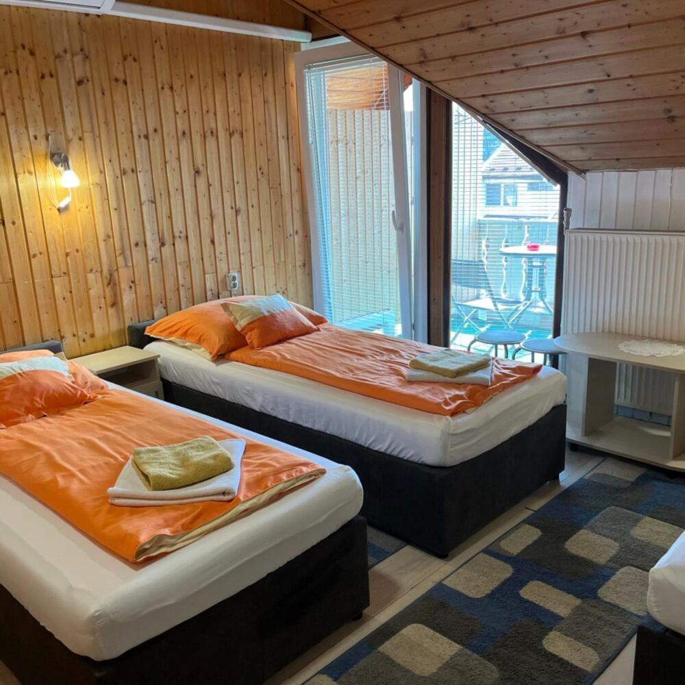 Lenzl'S Panzio Bed & Breakfast Szigetvár Eksteriør bilde