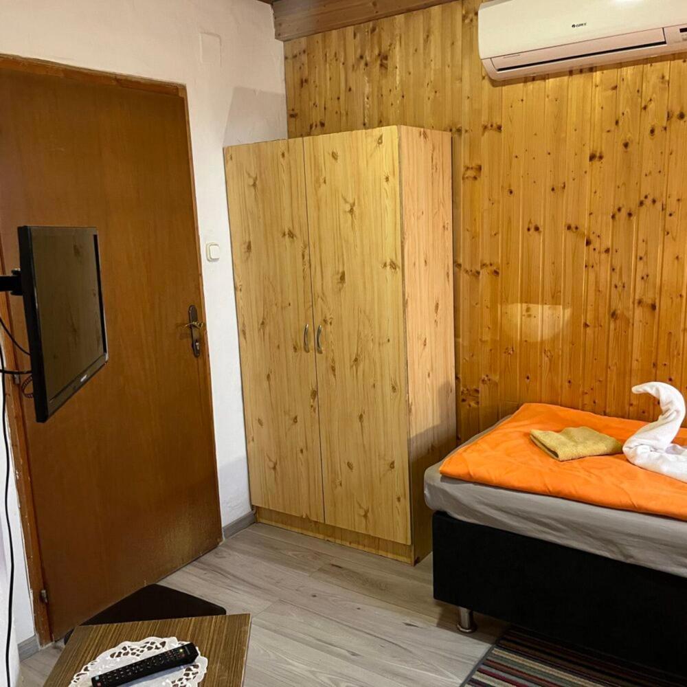 Lenzl'S Panzio Bed & Breakfast Szigetvár Eksteriør bilde
