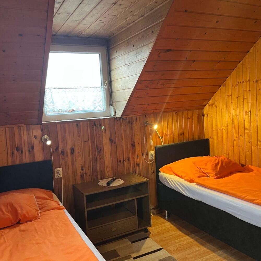 Lenzl'S Panzio Bed & Breakfast Szigetvár Eksteriør bilde