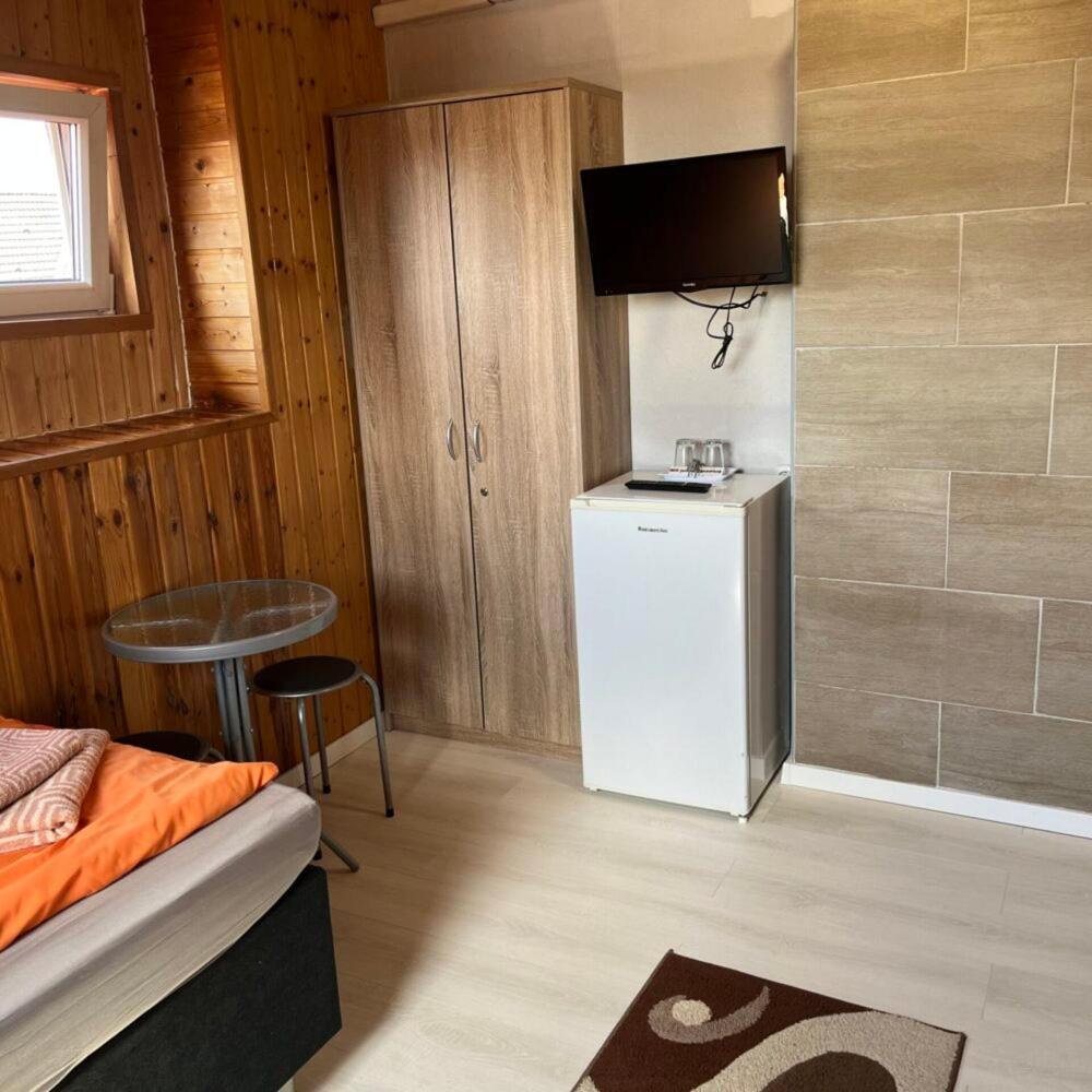 Lenzl'S Panzio Bed & Breakfast Szigetvár Eksteriør bilde