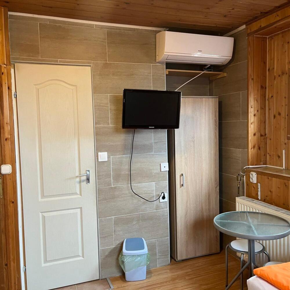 Lenzl'S Panzio Bed & Breakfast Szigetvár Eksteriør bilde