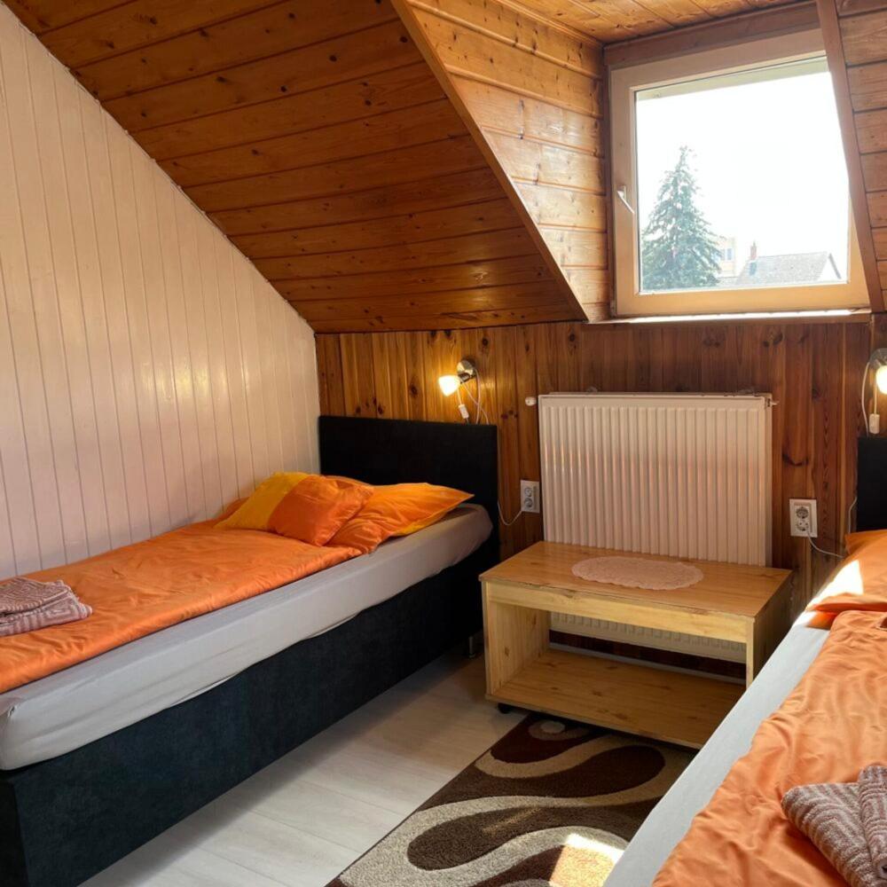 Lenzl'S Panzio Bed & Breakfast Szigetvár Eksteriør bilde