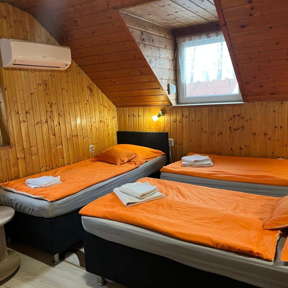 Lenzl'S Panzio Bed & Breakfast Szigetvár Eksteriør bilde